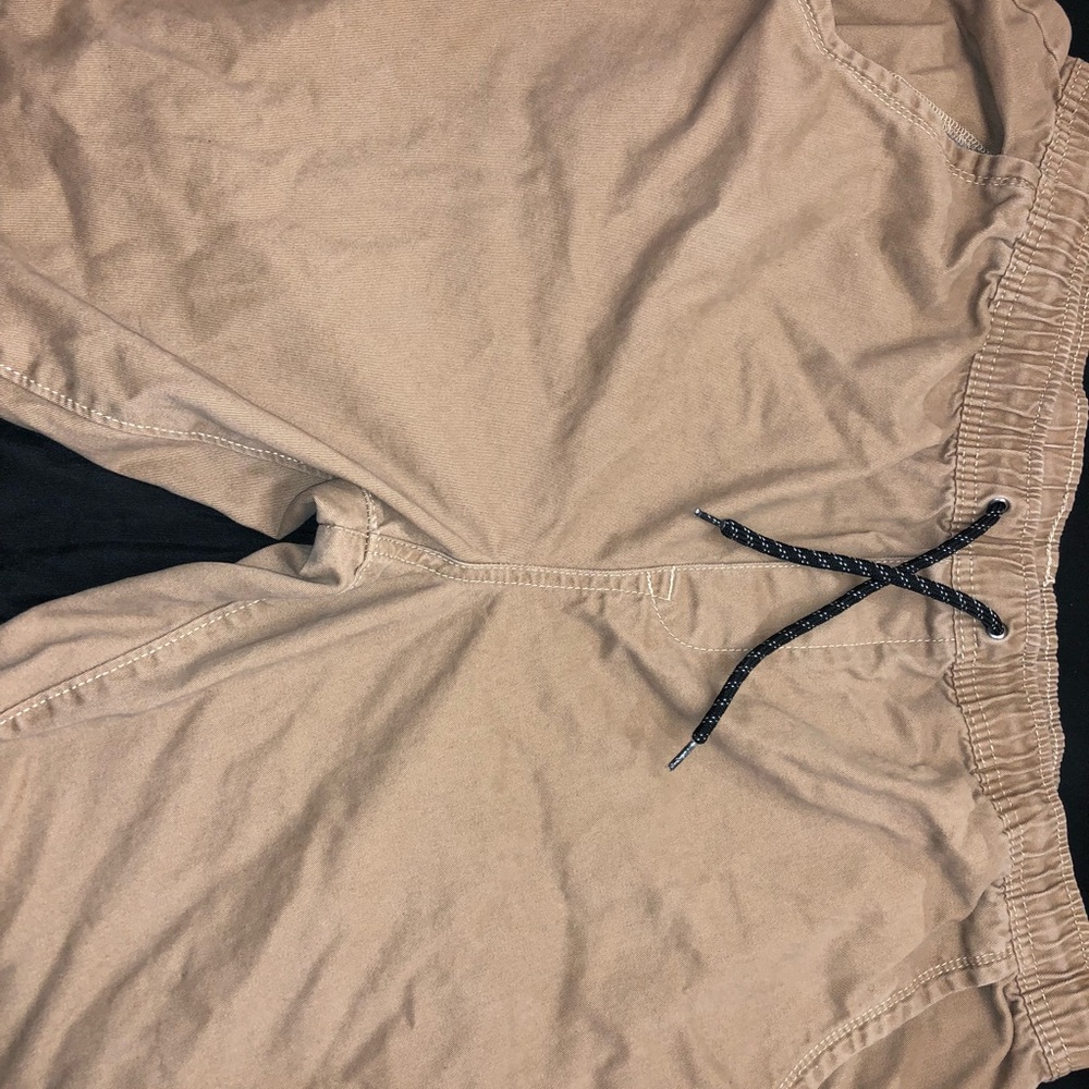 KHAKI SHORTS